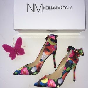 NEIMAN MARCUS Size 5.5 Poppy Floral Heels
